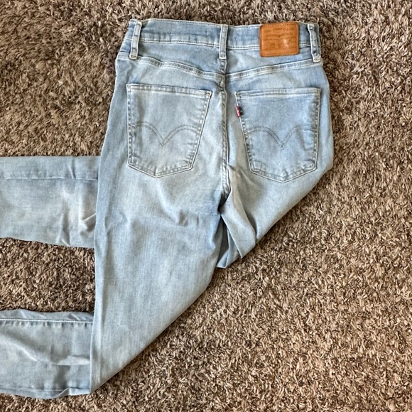 Levi Mile High - Picture 2 of 3